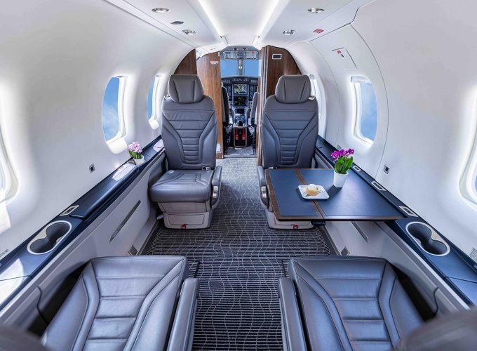 N349GX-interior-forwardfacing-forwarddeco